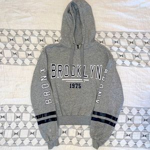 New York CROPPED Hoodie